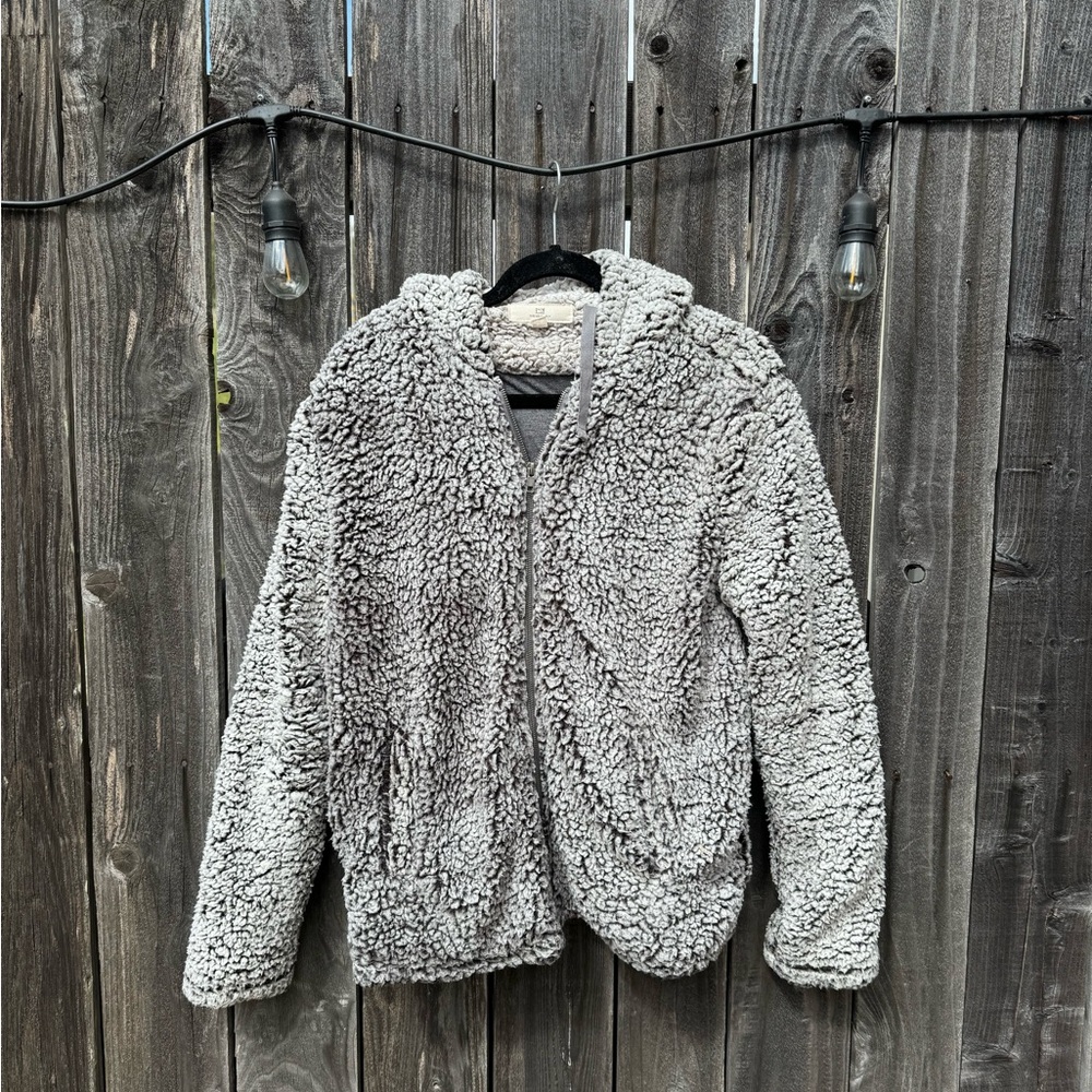 3/$15 CLEARANCE Thread and Supply Grey and Black Sherpa Full Zip Hooded Jacket